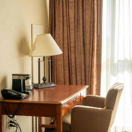 Hotel Topeka At City Center מראה חיצוני תמונה