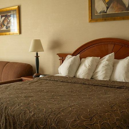 Hotel Topeka At City Center מראה חיצוני תמונה