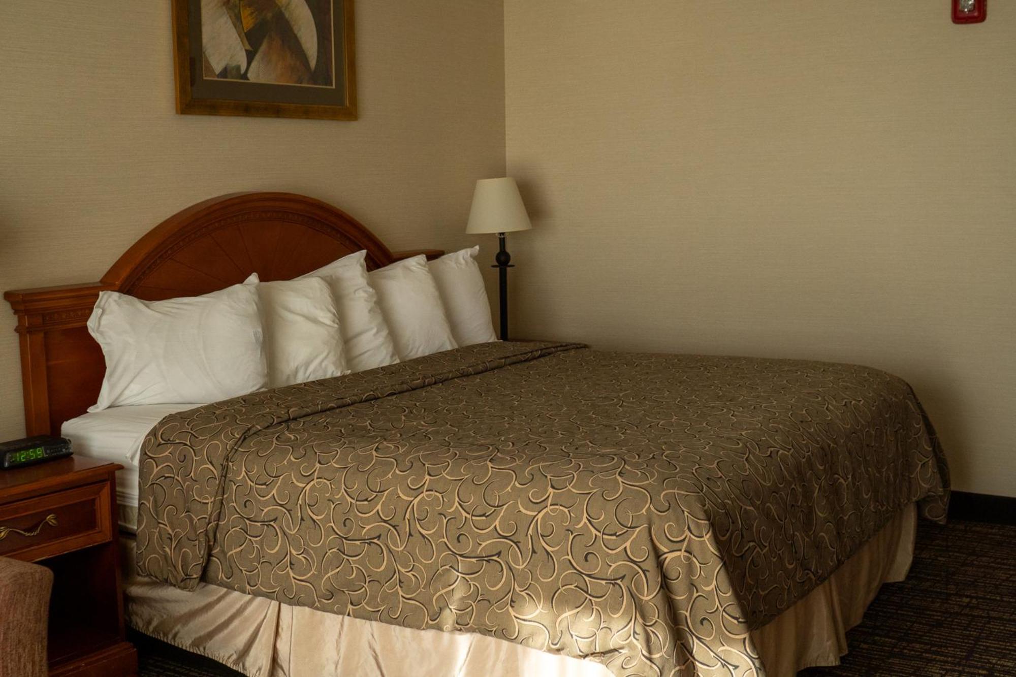 Hotel Topeka At City Center מראה חיצוני תמונה