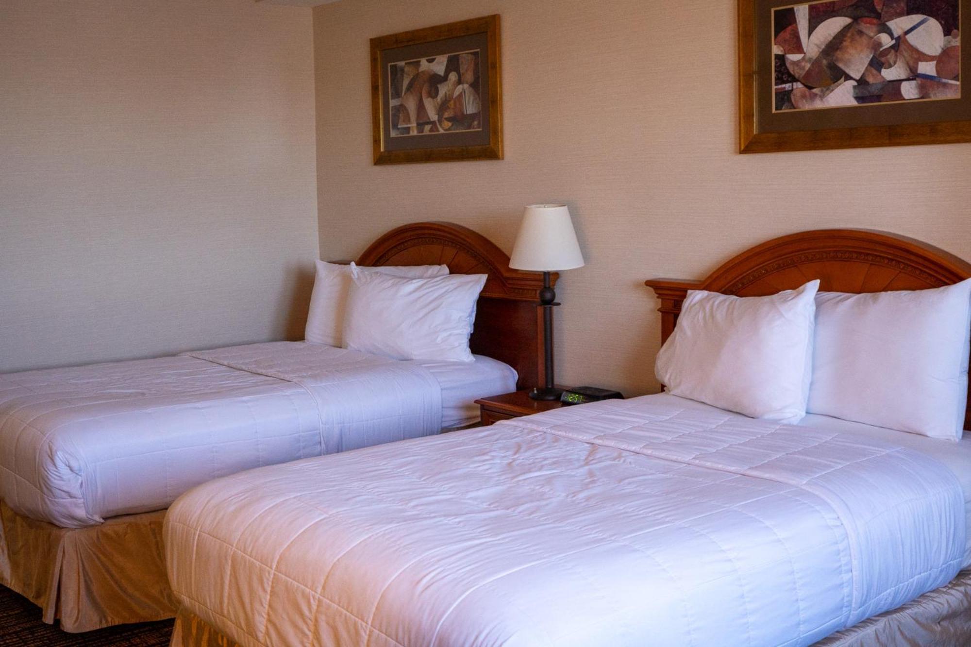 Hotel Topeka At City Center מראה חיצוני תמונה