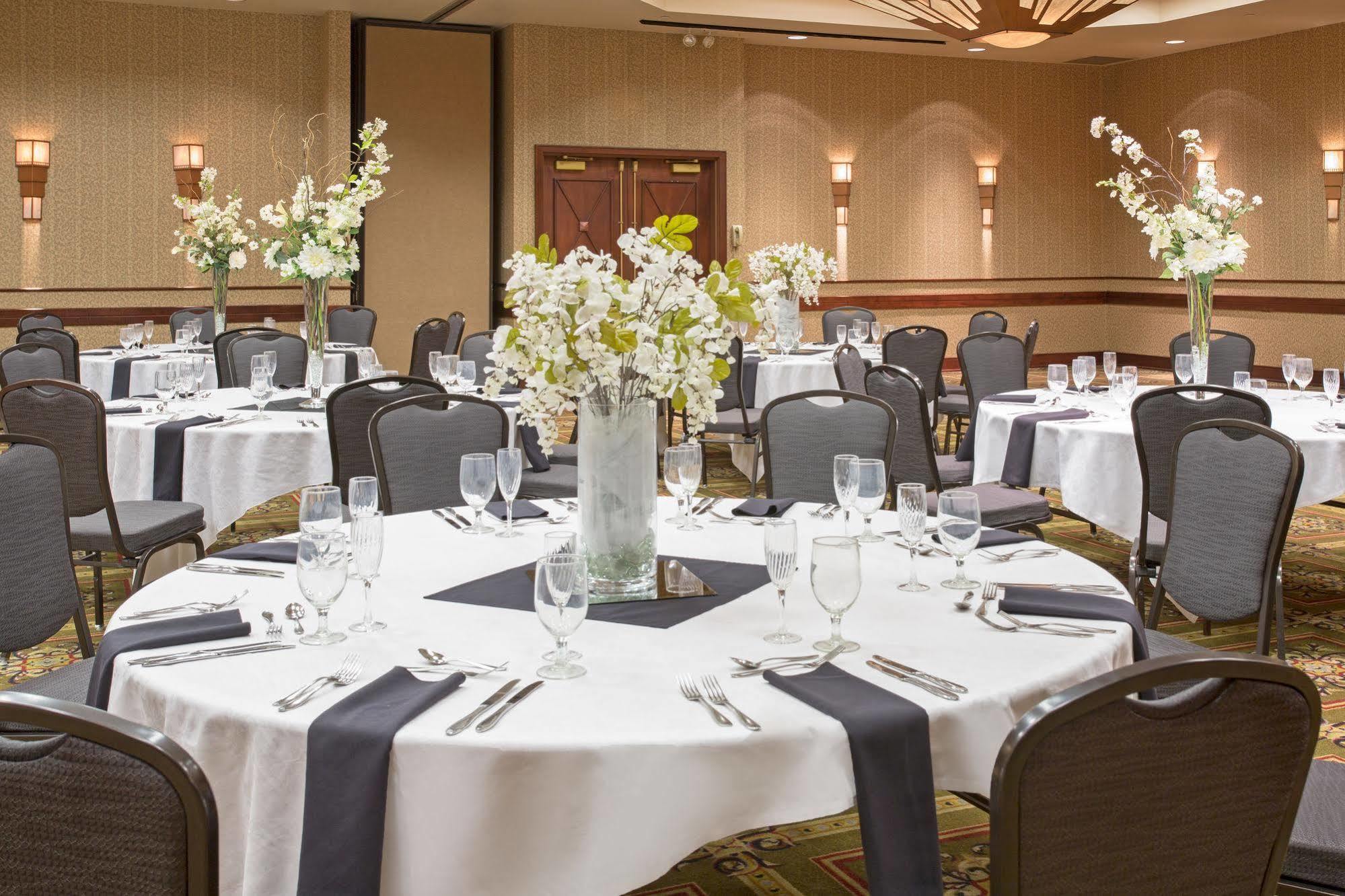 Hotel Topeka At City Center מראה חיצוני תמונה