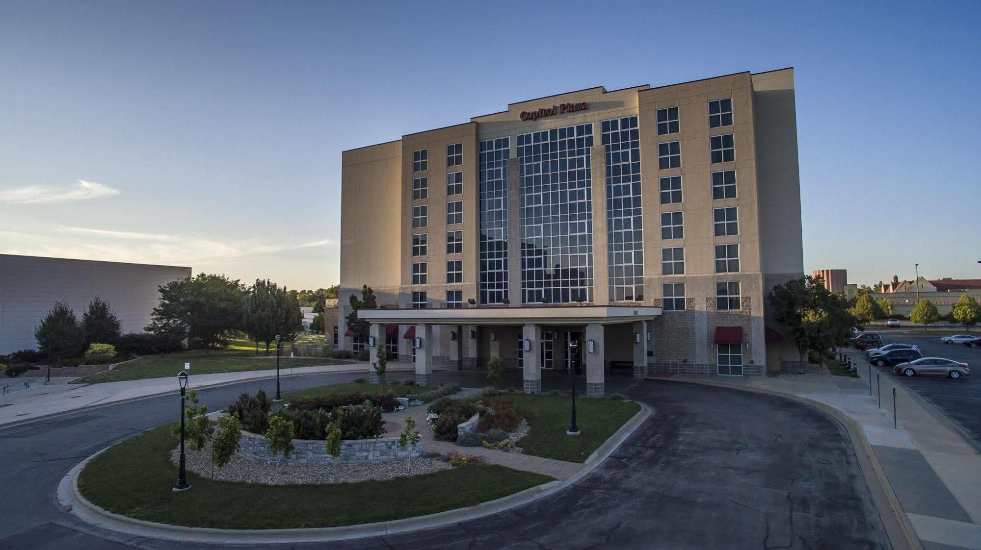 Hotel Topeka At City Center מראה חיצוני תמונה