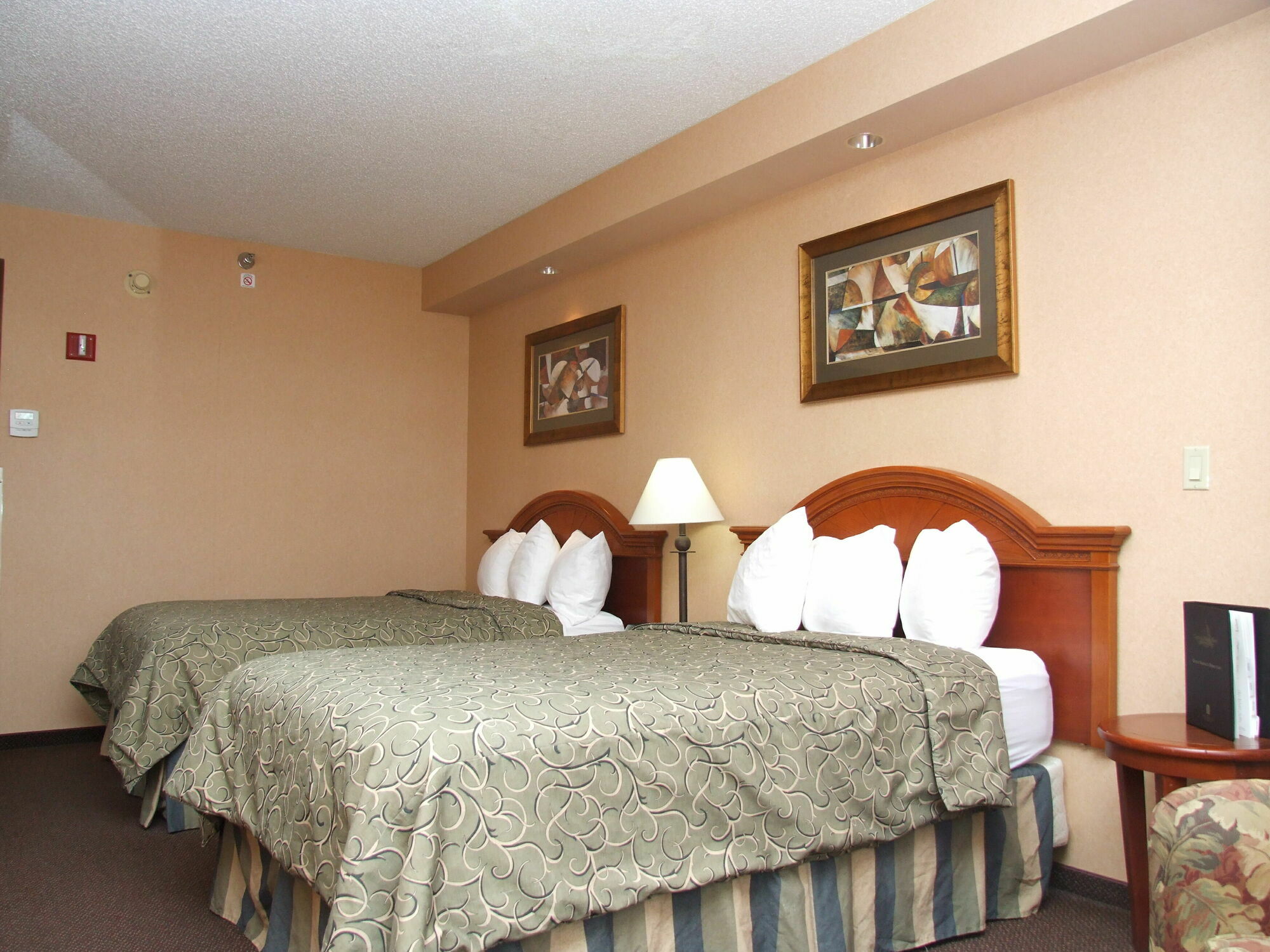 Hotel Topeka At City Center מראה חיצוני תמונה
